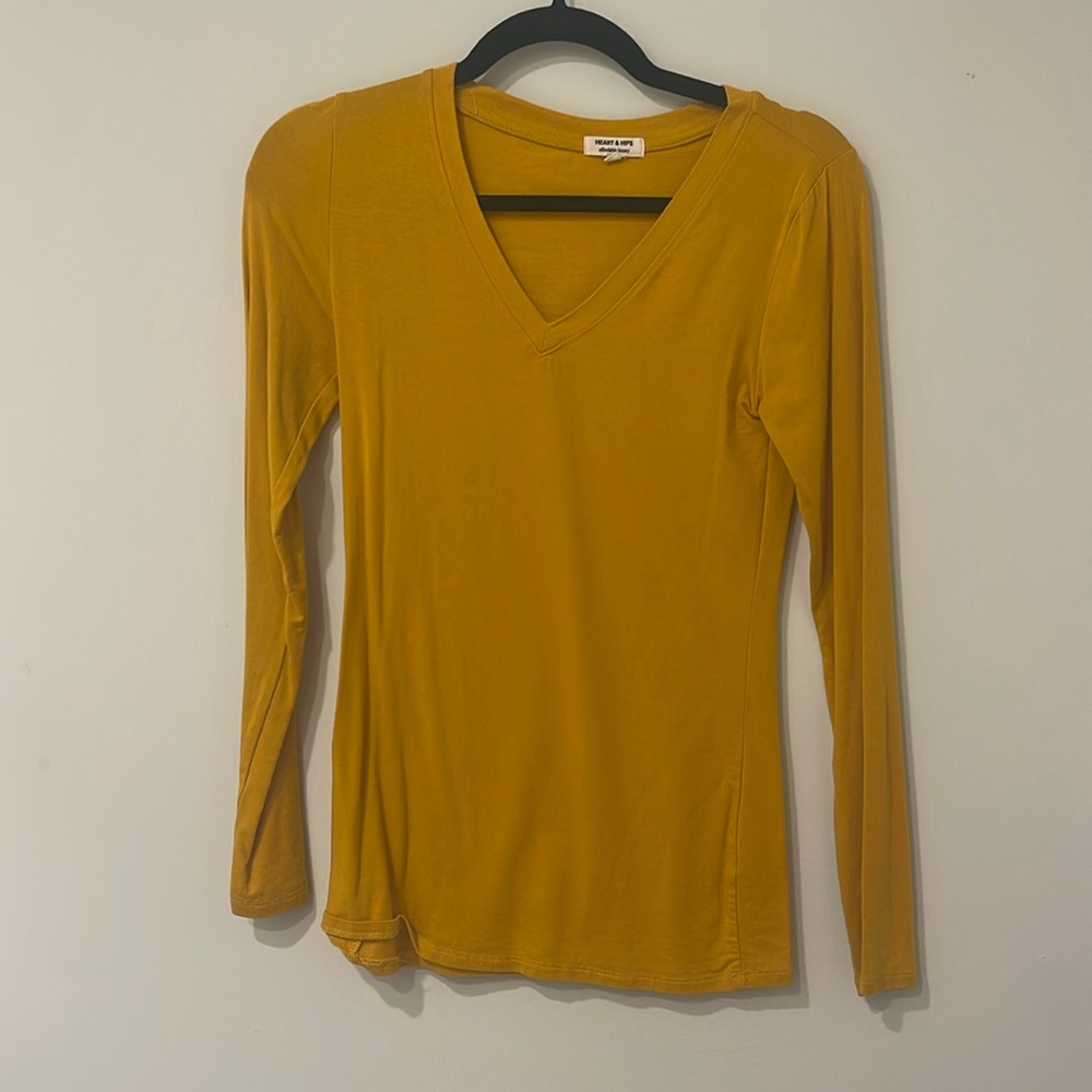 V-neck tee